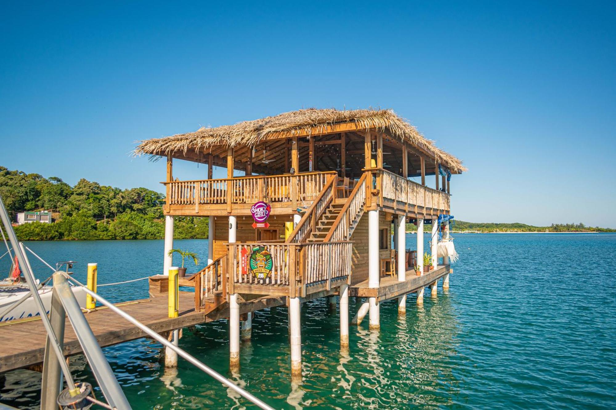 Dixon Cove Wikkid Resort מראה חיצוני תמונה