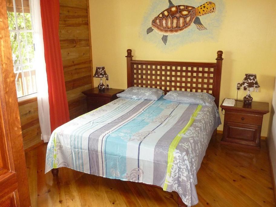 Dixon Cove Wikkid Resort מראה חיצוני תמונה