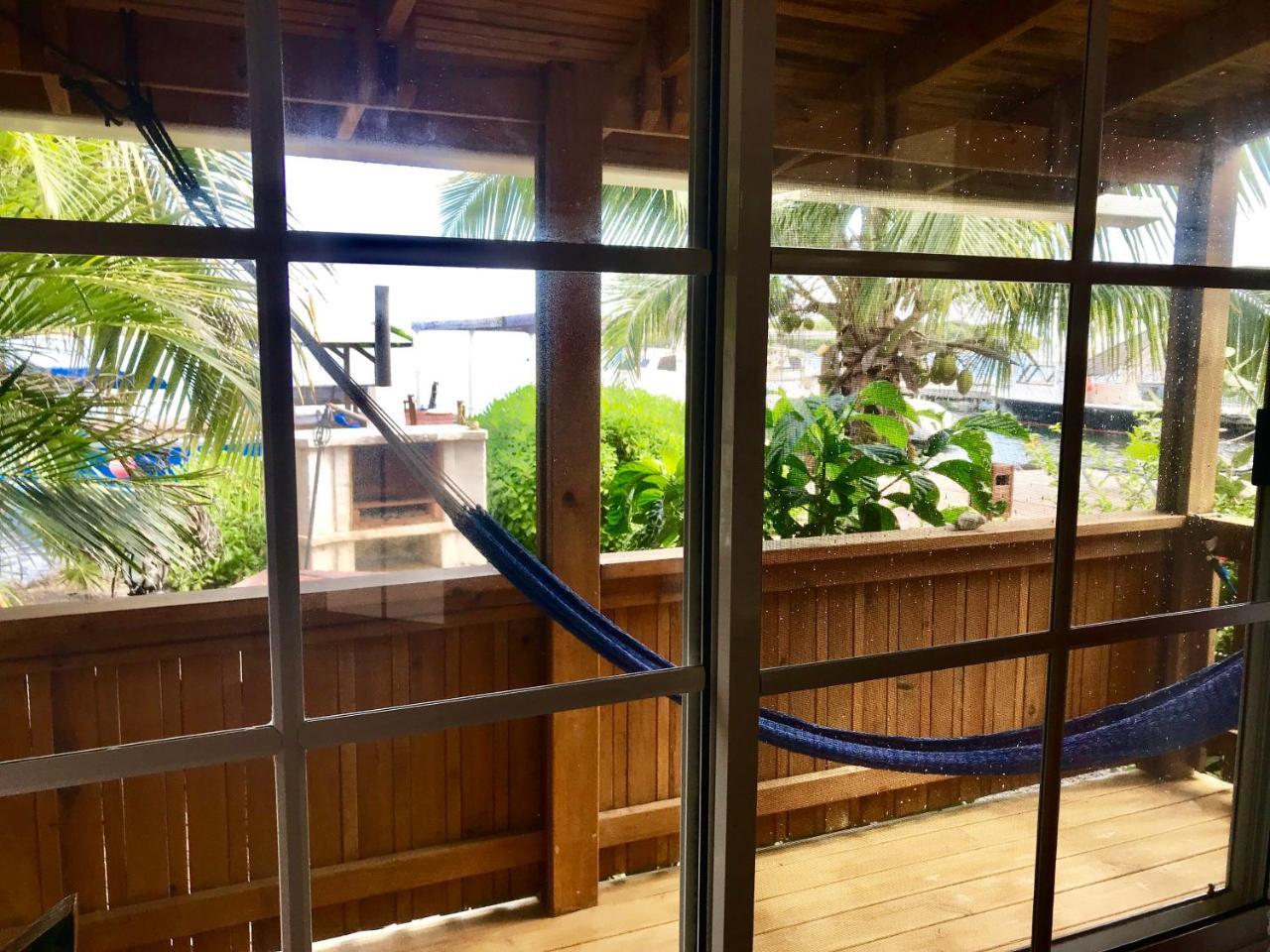 Dixon Cove Wikkid Resort מראה חיצוני תמונה