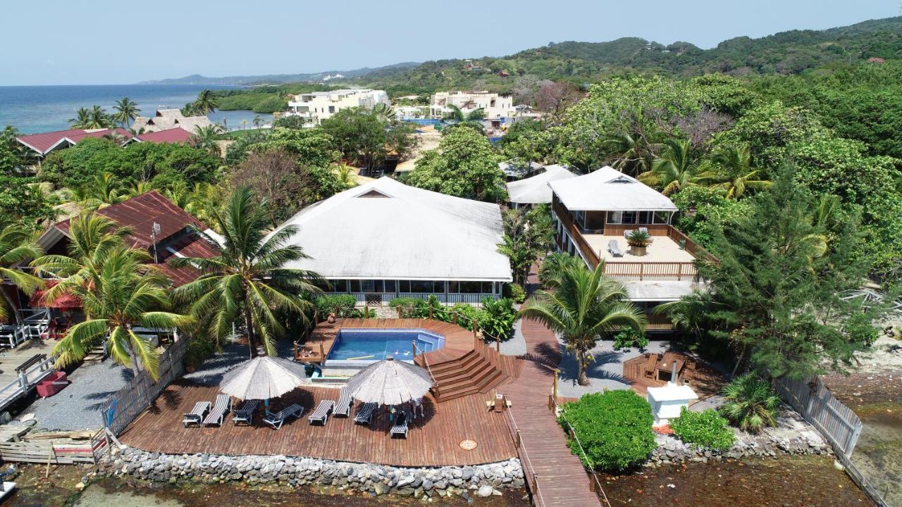 Dixon Cove Wikkid Resort מראה חיצוני תמונה