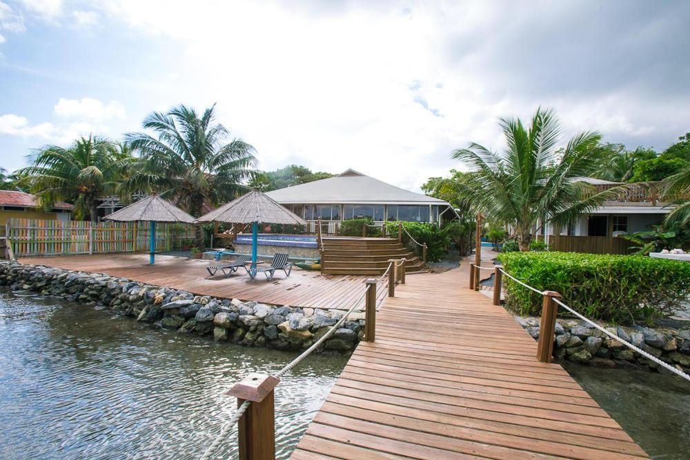 Dixon Cove Wikkid Resort מראה חיצוני תמונה