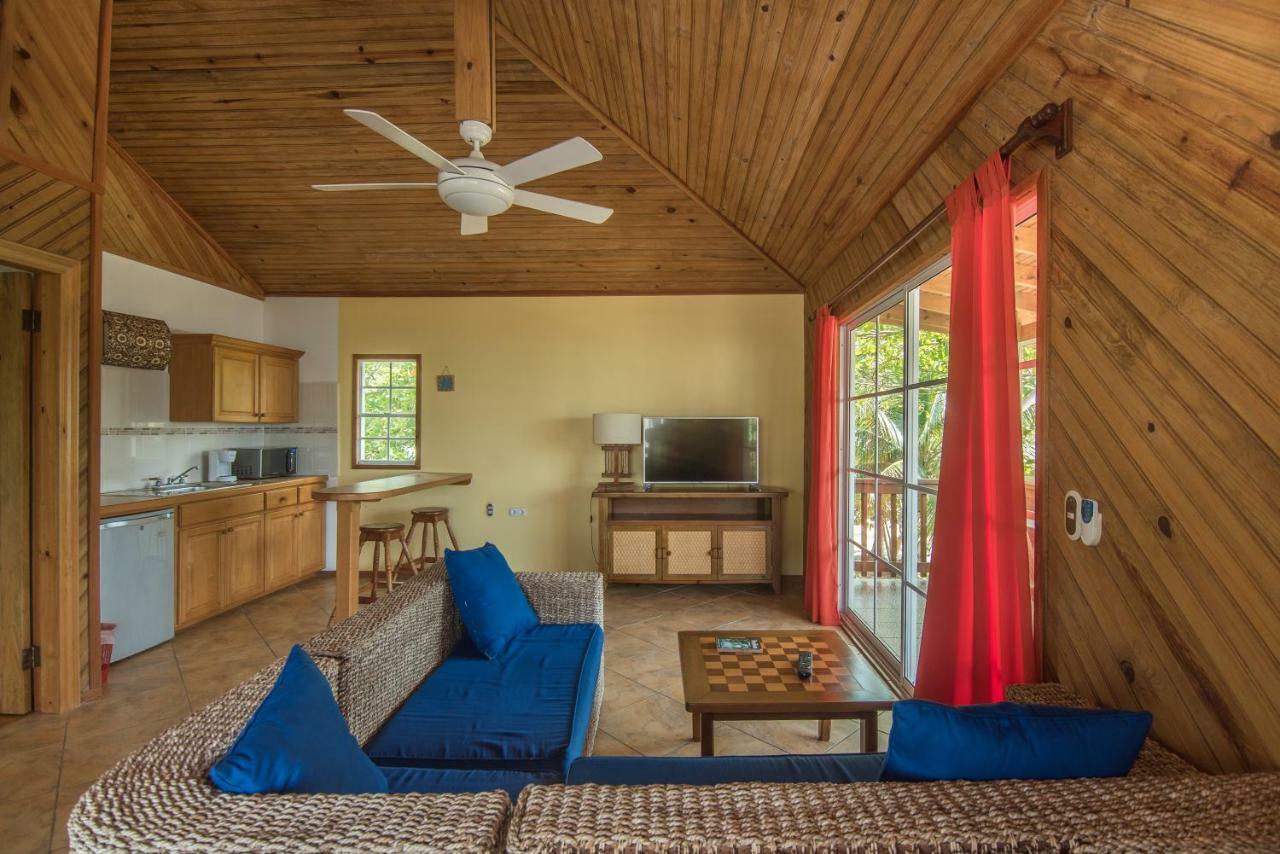 Dixon Cove Wikkid Resort מראה חיצוני תמונה